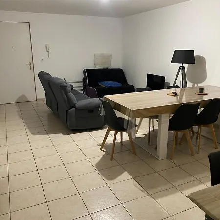 Tres Calme Avec Terrasse 10 Personnes Maxi * Rambervillers