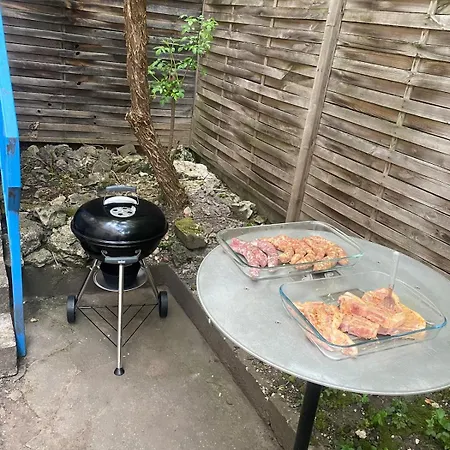 Tres Calme Avec Terrasse 10 Personnes Maxi *